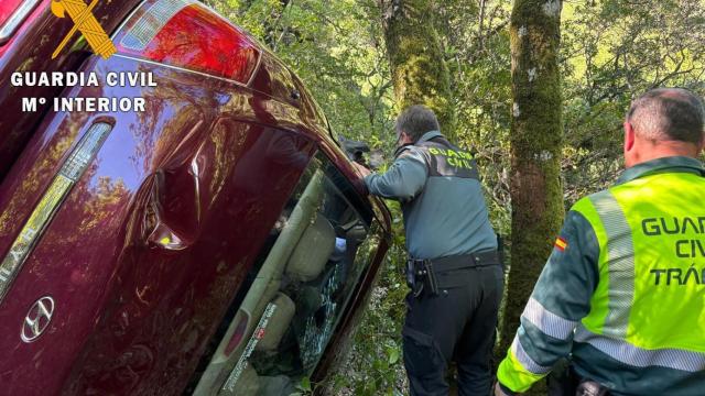 Coche volcado en Santibáñez de Béjar