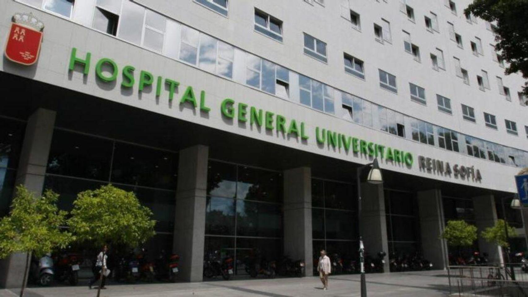 El Hospital Reina Sofía de Murcia al que acudió el menor golpeado con su porra por un policía local.