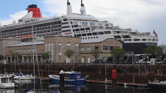 Crucero atracado en la Estación Marítima de Vigo