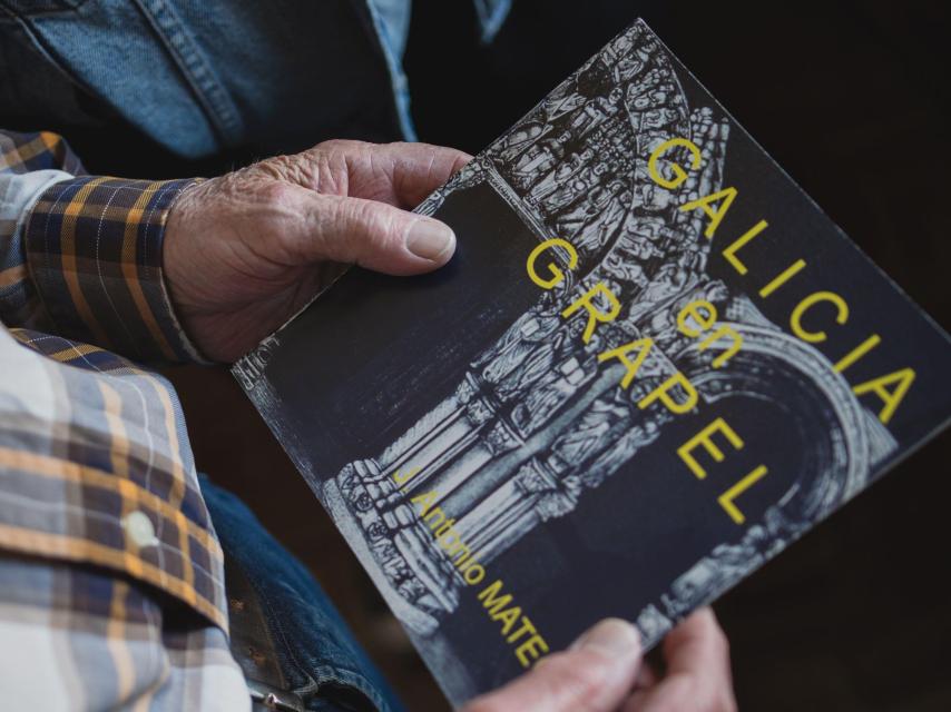 Uno de los libros donde Mateo recopila su obra.