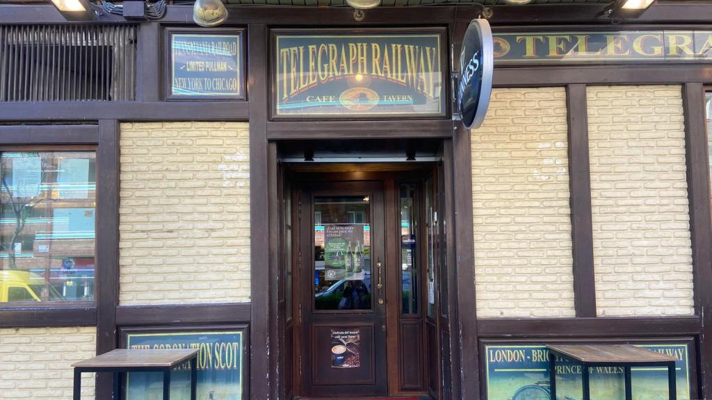 Fachada de la taberna en el Actur.