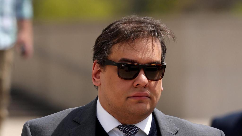 El excongresista George Santos, a su entrada este viernes a la corte federal para el Distrito Este de Nueva York.