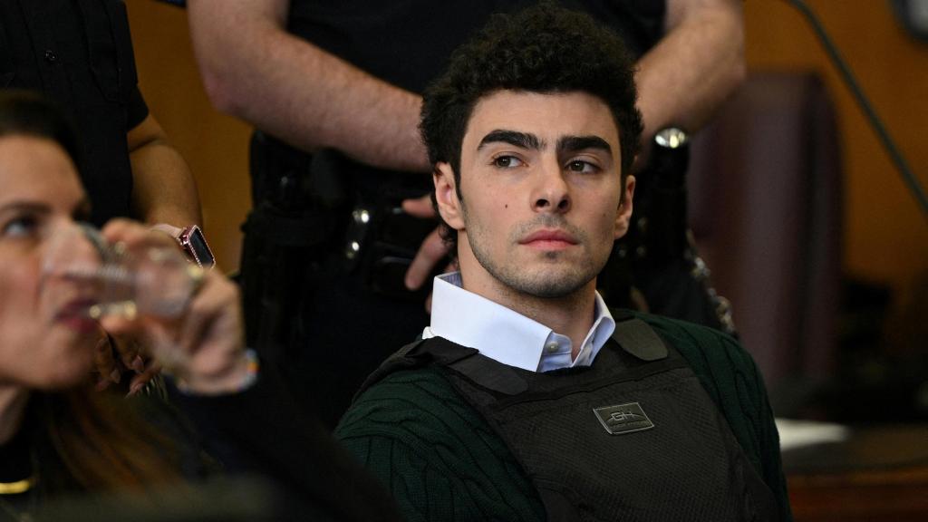 Luigi Mangione, en una imagen de su comparecencia ante la corte suprema de Manhattan en Nueva York el pasado 21 de febrero.