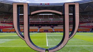 El logotipo de la Copa del Rey sobre el césped del estadio de La Cartuja