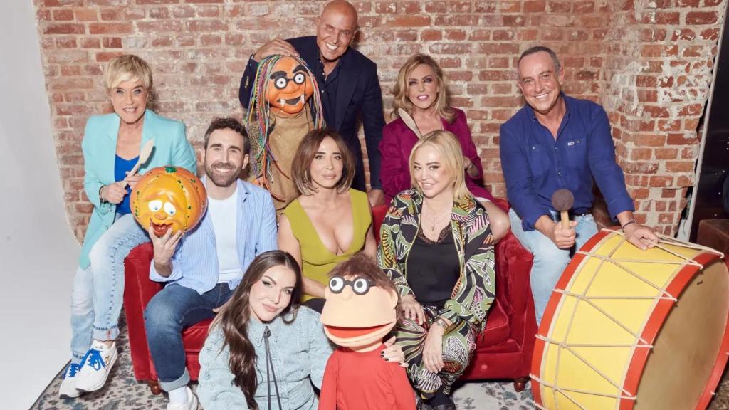 Los colaboradores de 'La familia de la tele'.
