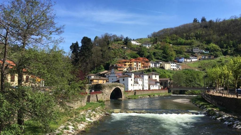 El pueblo de Asturias donde elaboran un queso único en riesgo de desaparición