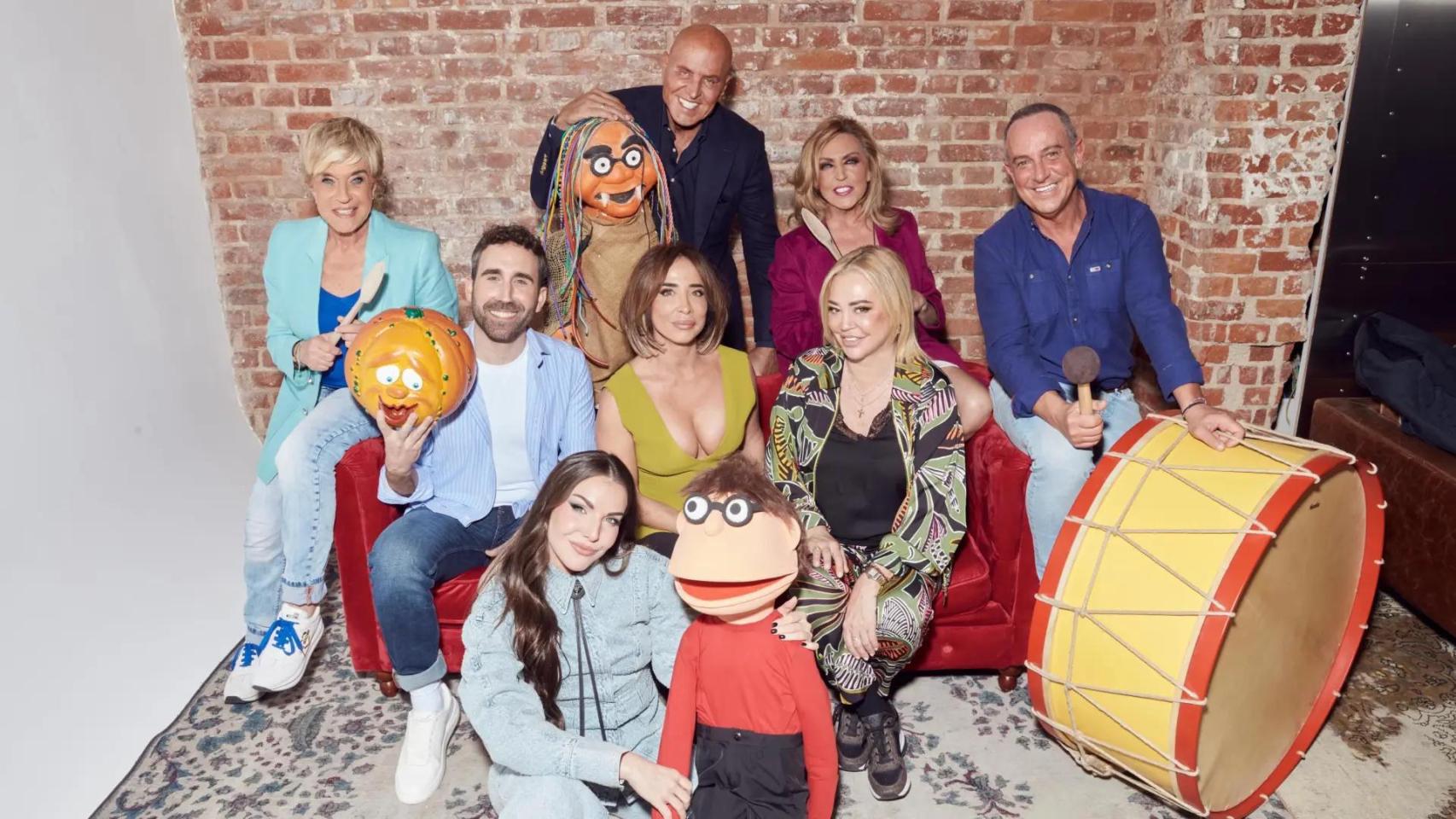 Los colaboradores de 'La familia de la tele'.