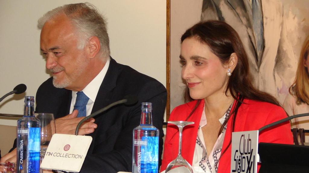 Esteban González Pons, junto a Paloma Segrelles, en una conferencia ofrecida el pasado jueves en el Club Siglo XXI.