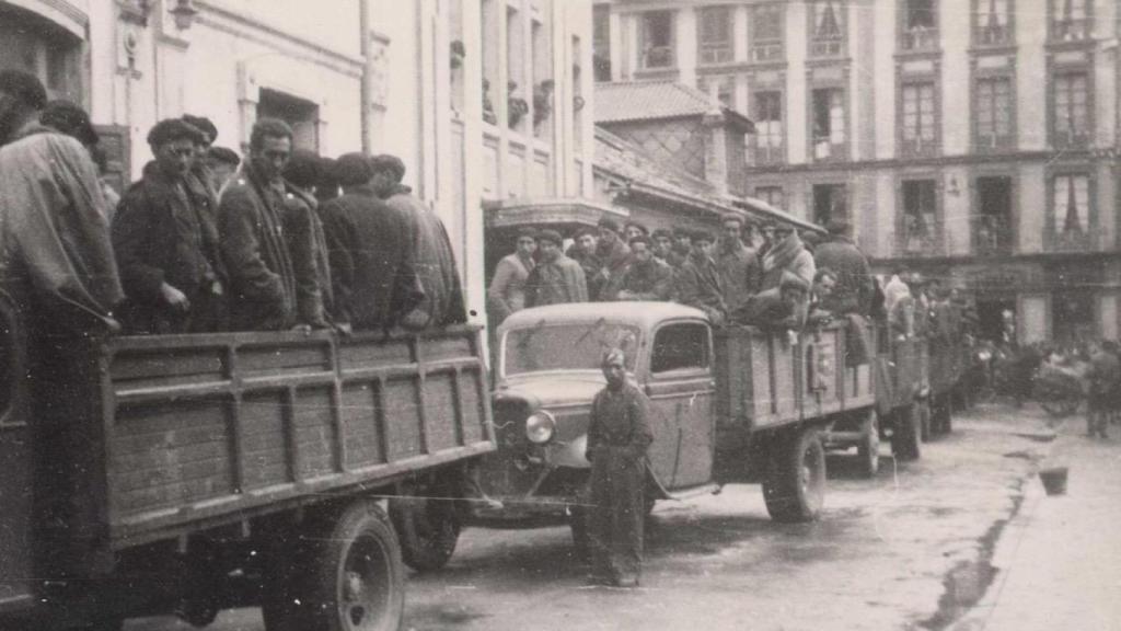 Llegada de reclusos al campo de concentración de Luarca.