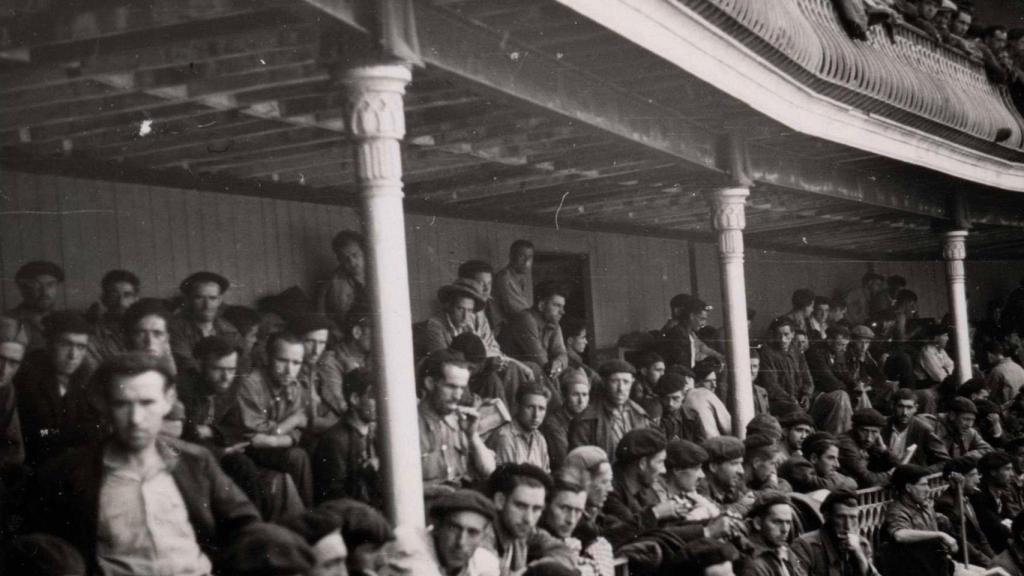 Prisioneros del campo de concentración de la plaza de toros de Santander.
