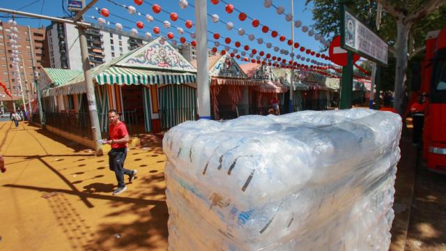 Imagen de los preparativos previos a la Feria de Abril 2024.
