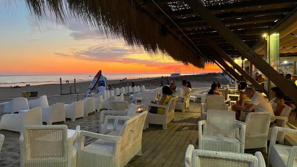 Puesta de sol desde la terraza del Pura Vida.