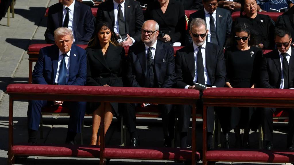 El rey Felipe, la reina Letizia, Donald Trump y Melania Trump, en la misa funeral del Papa Francisco.