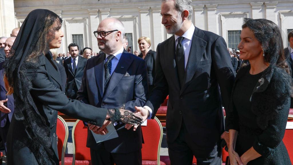 Melania Trump saludando a Felipe VI, este sábado, 26 de abril.