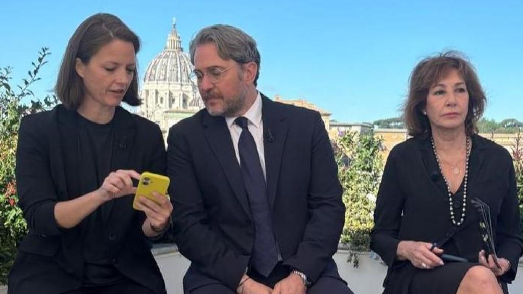 Telecinco ha emitido un especial 'El programa de Ana Rosa' por el funeral del Papa.