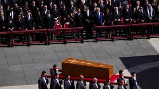 El féretro de Francisco I, ante mandatarios de todo el mundo.