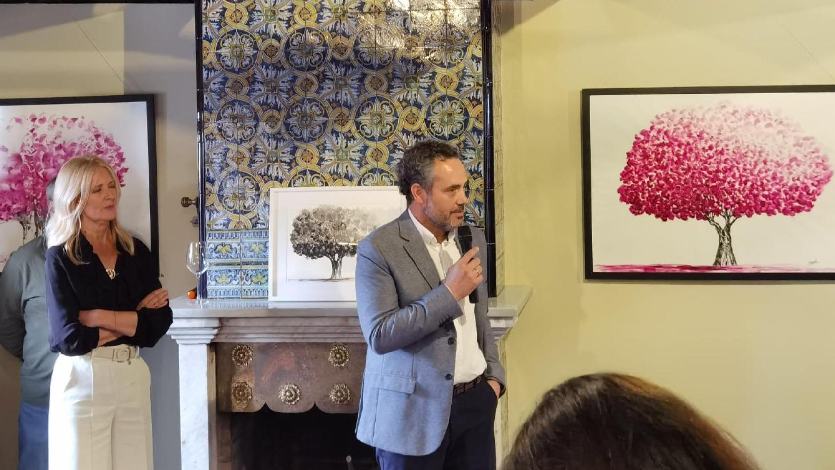 Imágenes del día: los árboles del periodista Jesús Espada llenan de color la toledana Venta del Alma