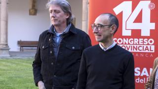 El secretario general del PSOE de CyL, Carlos Martínez; y el secretario general electo del PSOE de Salamanca, David Serrada, en el 14 Congreso Provincial del PSOE de Salamanca