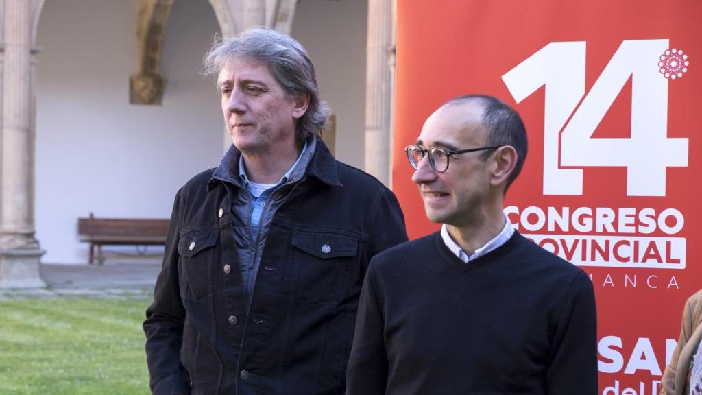 El secretario general del PSOE de CyL, Carlos Martínez; y el secretario general electo del PSOE de Salamanca, David Serrada, en el 14 Congreso Provincial del PSOE de Salamanca