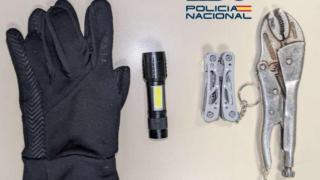 Los objetos incautados al hombre que robó en varios coches