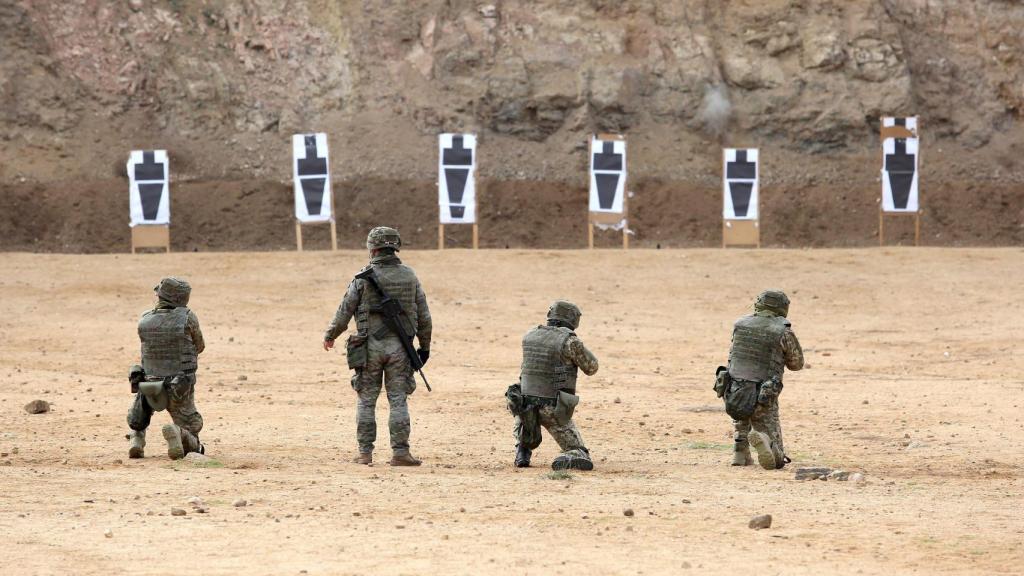 Varios militares practican tiro en la Academia de Infantería de Toledo. Imagen de recurso.