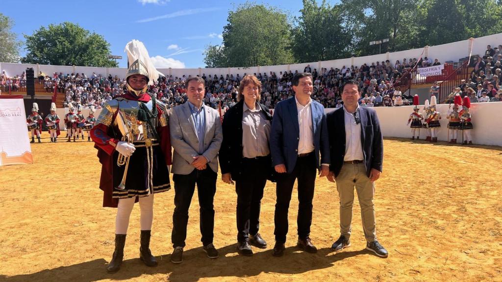 Autoridades participantes en el evento.