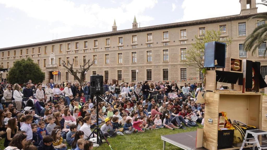 Los asistentes, en uno de los actos programados en el Pignatelli.