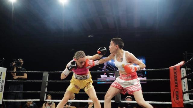 Isa Rivero en su enfrentamiento contra Sarah Bormann por el título mundial