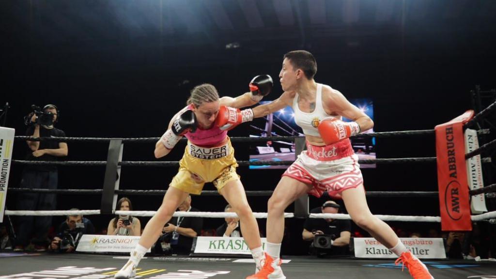 Isa Rivero en su enfrentamiento contra Sarah Bormann por el título mundial