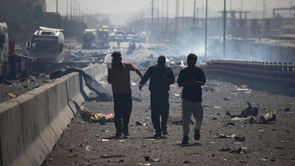 2025-04-26T133510Z_211917040_RC2O5EA0ELBQ_RTRMADP_3_IRAN-SECURITY-PORT-BLAST