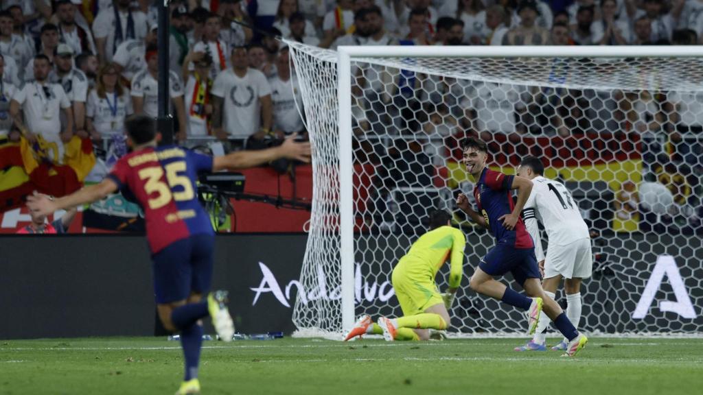 Pedri celebra su gol contra el Real Madrid en la final de Copa