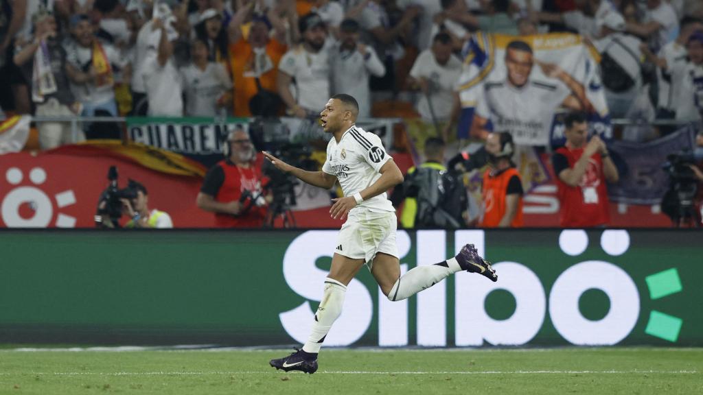 Mbappé celebra su gol contra el FC Barcelona en la final de la Copa del Rey.