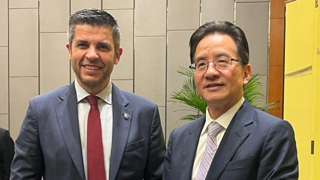 Santiago Lázaro en China.