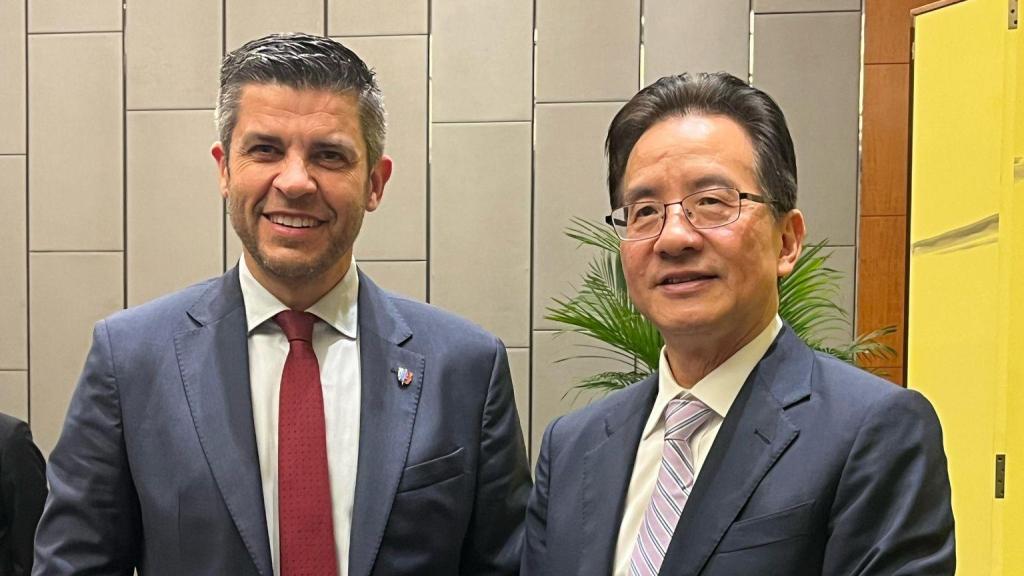 Santiago Lázaro en China.