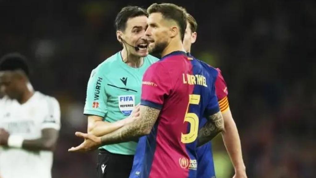 De Burgos Bengoetxea e Íñigo Martínez durante la final de la Copa del Rey.