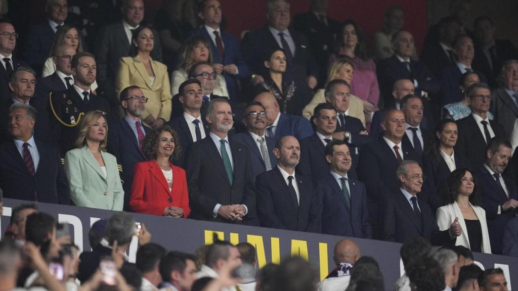 Palco de autoridades en la final de la Copa del Rey, este sábado en Sevilla.