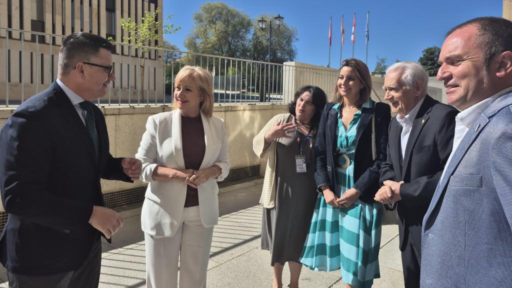 La consejera de Industria, Comercio y Empleo de la Junta de Castilla y León, Leticia García; junto al consejero de Empleo, Comercio y Migración de Galicia, José González