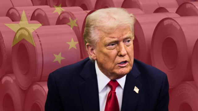 Montaje de Donald Trump, rollos de acero y la bandera China.