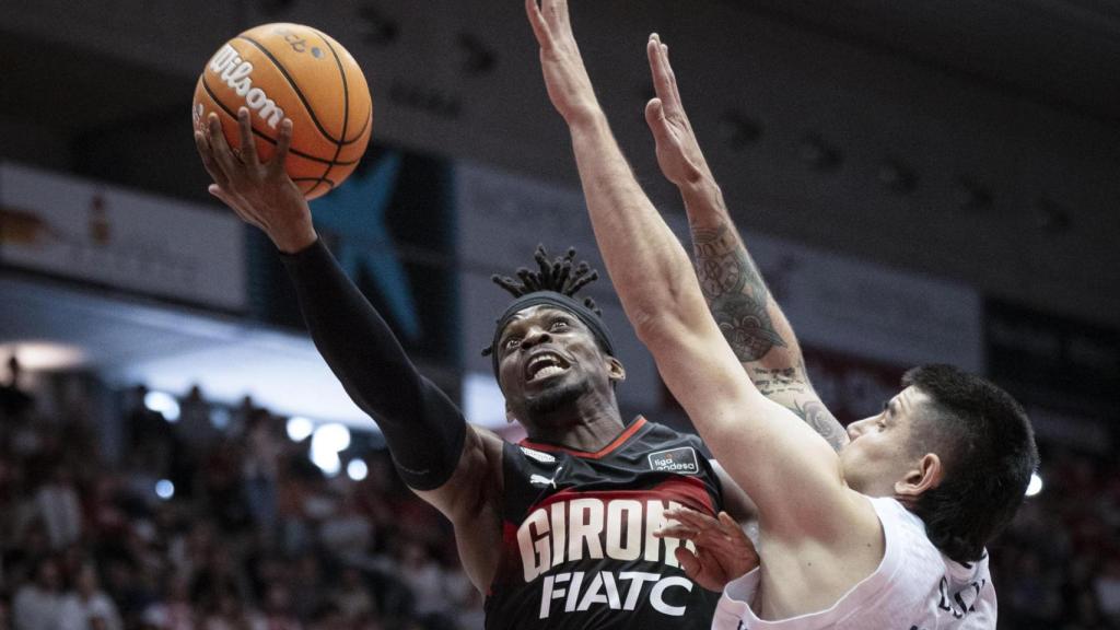 Ike Iroegbu ante Gaby Deck.