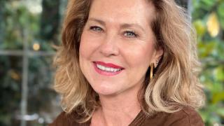 Ana Rodríguez, exmujer de José Bono, celebra sus 67 años en un local de Madrid, con sus hijas y su exyerno, Manuel Martos