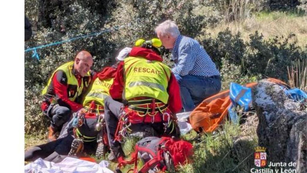 El grupo de rescate auxilia a un ciclista herido en Ávila