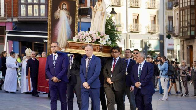 Celebración de la Procesión de la Divina Misericordia de Valladolid, que parte de catedral y llega a la Basílica Santuario Nacional de la Gran Promesa.