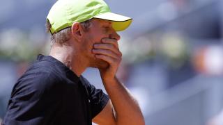 Davidovich se lamenta tras perder contra Zverev en el Mutua Madrid Open.
