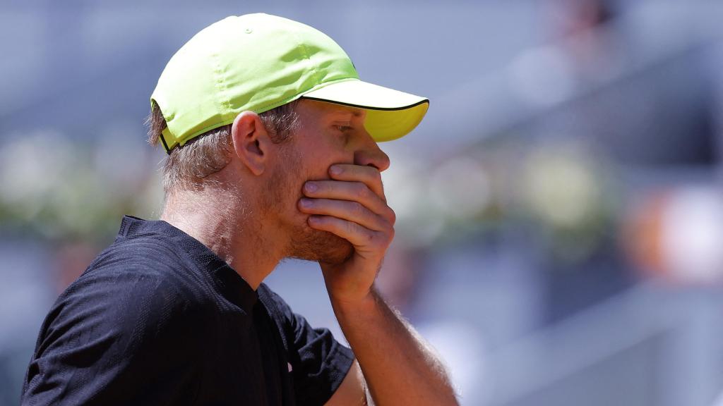 Davidovich se lamenta tras perder contra Zverev en el Mutua Madrid Open.