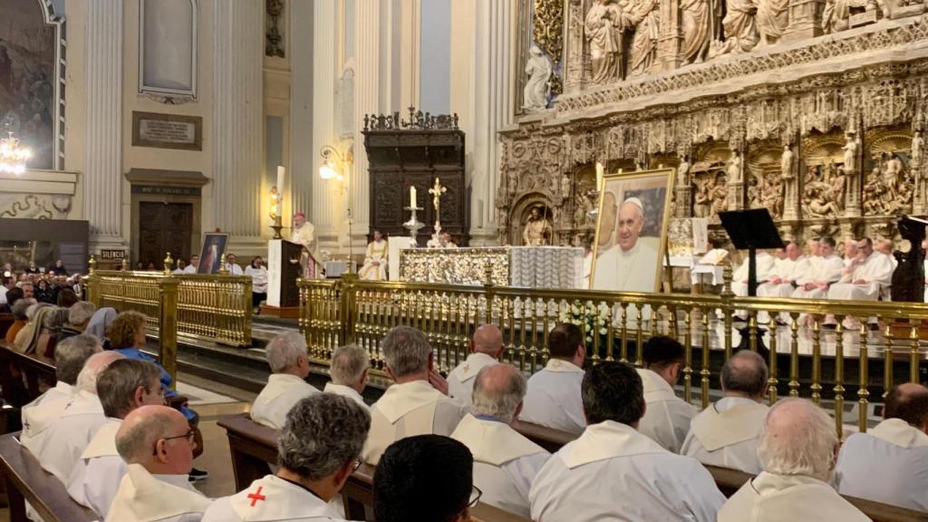 El arzobispo, Carlos Escribano, durante su homilía este domingo.