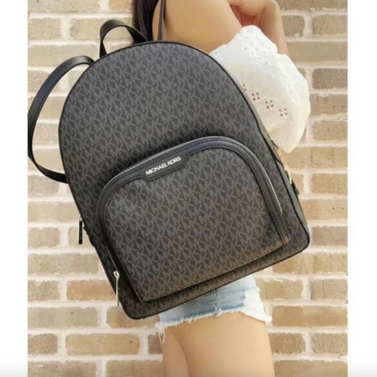 Esta mochila cuenta con decenas de reseñas positivas.