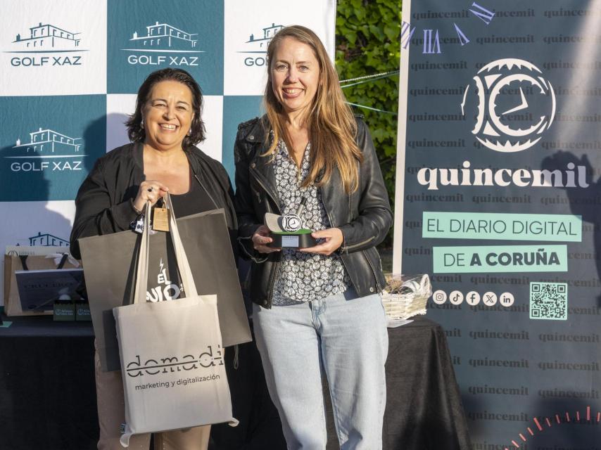 Paula Payo recibe el segundo premio de Damas