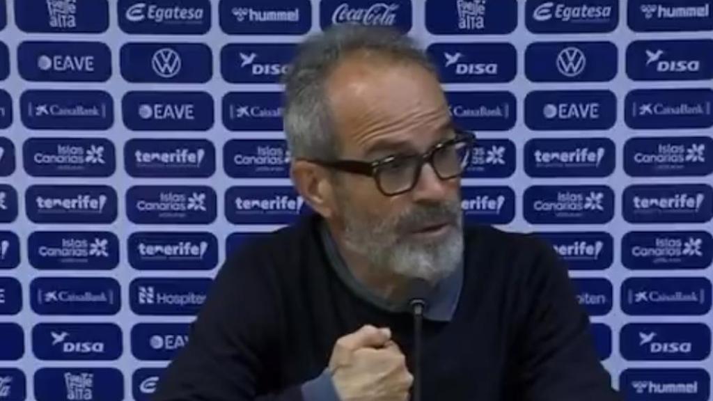 Álvaro Cervera, en rueda de prensa con el CD Tenerife