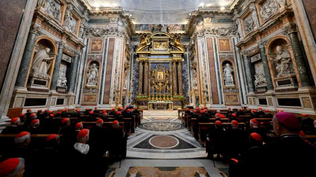 Los cardenales, durante una misa en Santa María la Mayor tras el entierro del papa Francisco.