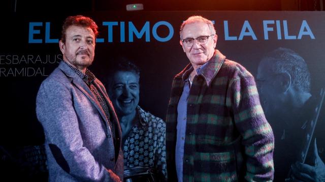 Los cantantes Manolo García (i) y Quimi Portet (d), del ‘Último de la Fila’. Foto: Europa Press.